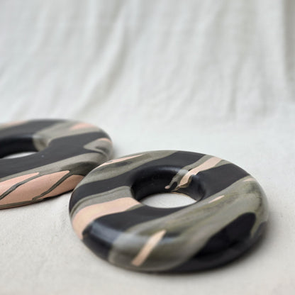 Donut Platter - Black & Red