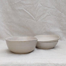 Load image into Gallery viewer, Eat-all Bowls 6.5&quot; - Rustic White
