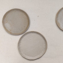 Load image into Gallery viewer, Snack Plate Rustic Whites 6.5&quot;
